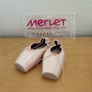 NWT Merlet Lisa Pointe Shoes (3/4 Hard Shank/Size 19/Width C)